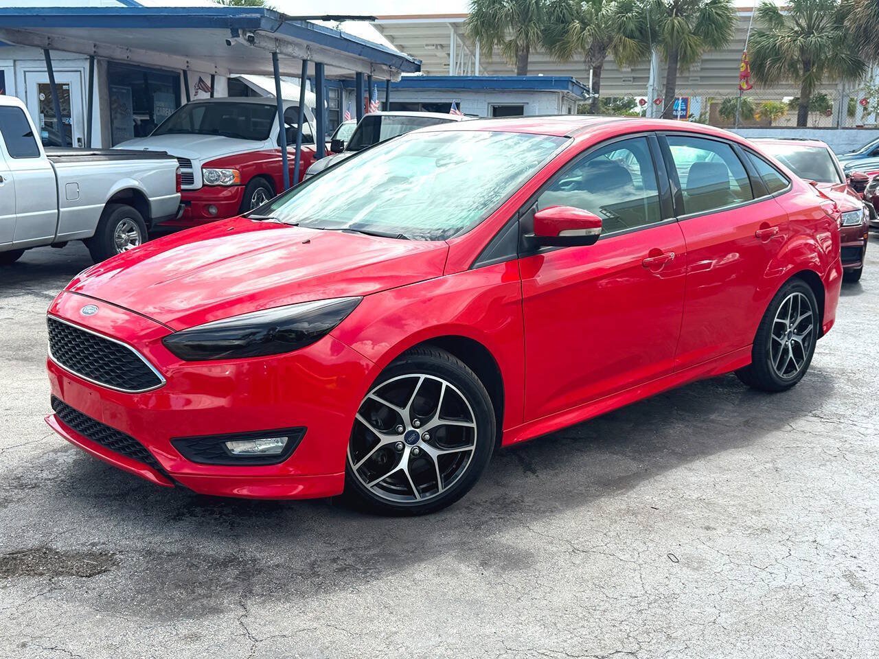 Used 2015 Ford Focus SE w/ SE Ecoboost Package FWD image 2