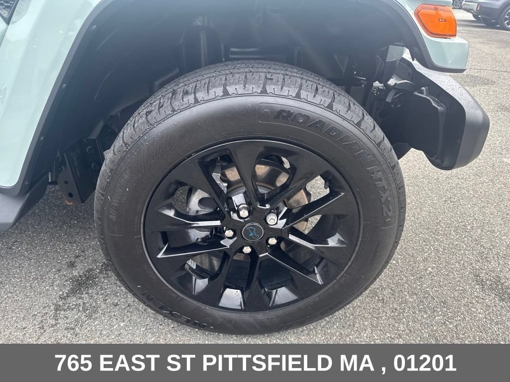 Used 2024 Jeep Wrangler Unlimited Sahara w/ Technology Group AWD/4WD image 30