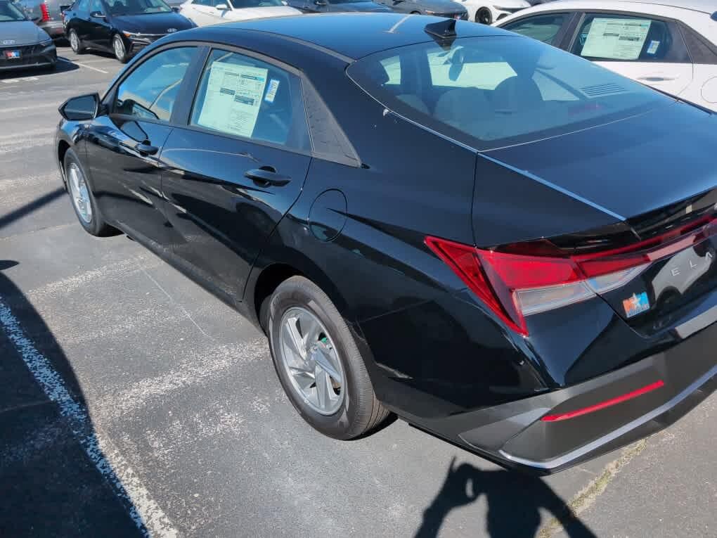 New 2026 Hyundai Elantra SE FWD image 16