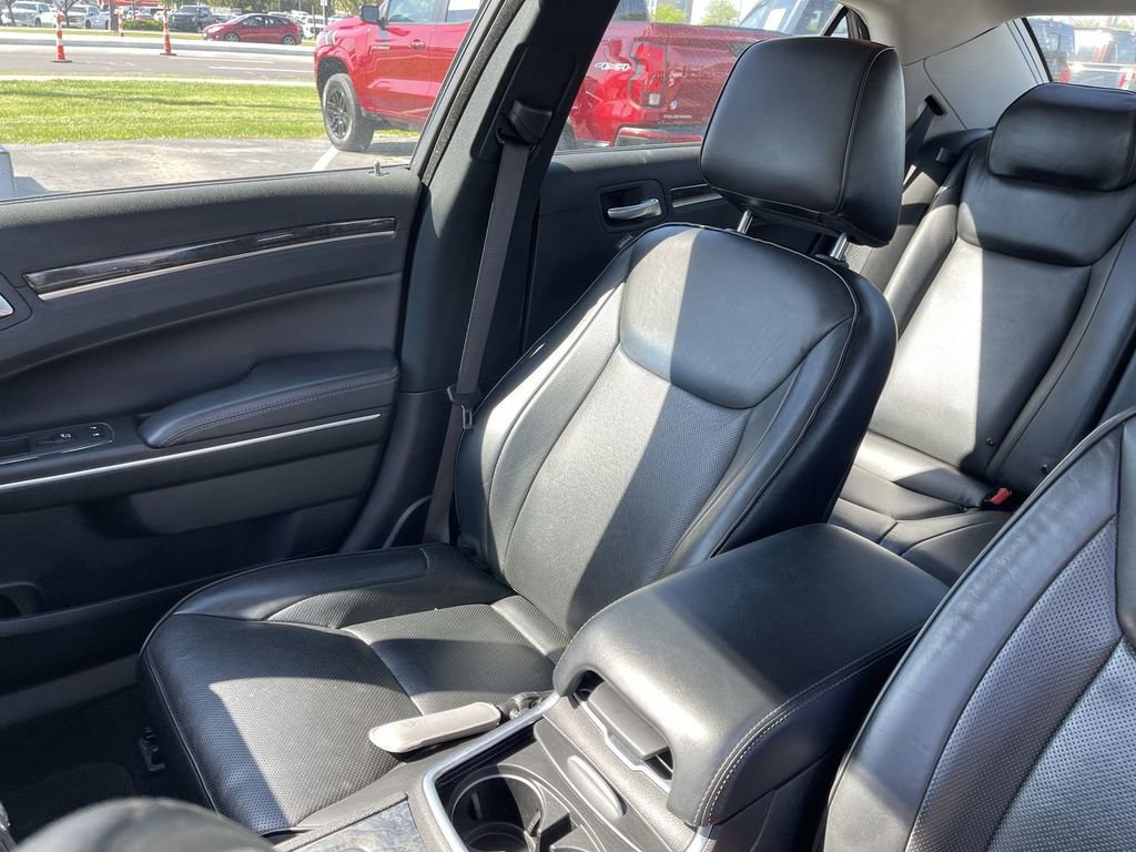 Used 2022 Chrysler 300 Touring L w/ Comfort Group RWD image 24