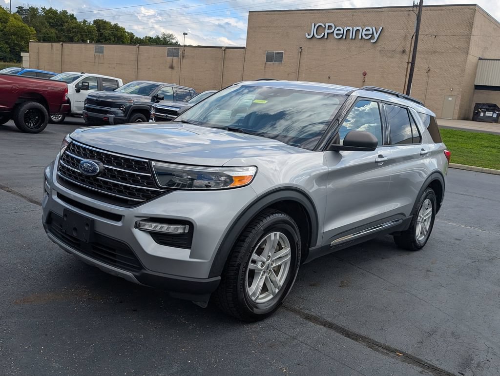 Used 2021 Ford Explorer XLT w/ Equipment Group 202A AWD/4WD image 3