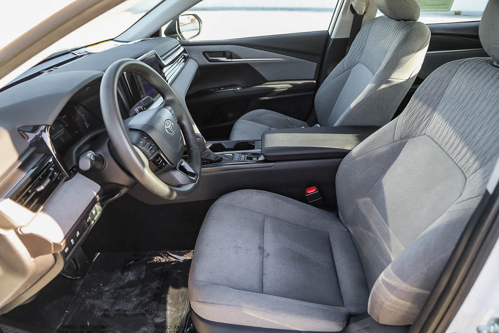 Used 2025 Toyota Camry LE w/ Convenience Package FWD image 17