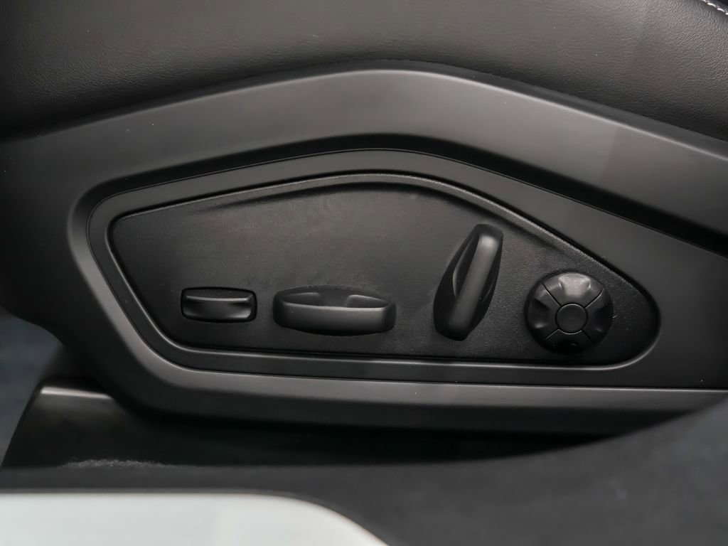 Certified 2025 Porsche Taycan AWD/4WD image 25
