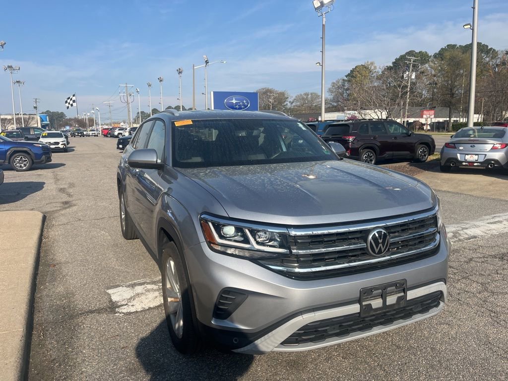 Used 2022 Volkswagen Atlas Cross Sport SE image 2