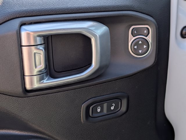 Used 2023 Jeep Wrangler Unlimited Rubicon AWD/4WD image 18