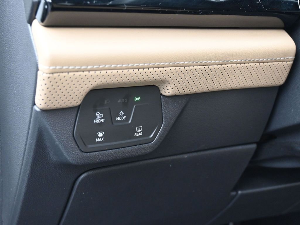 Used 2024 Volkswagen Atlas Cross Sport SE image 14