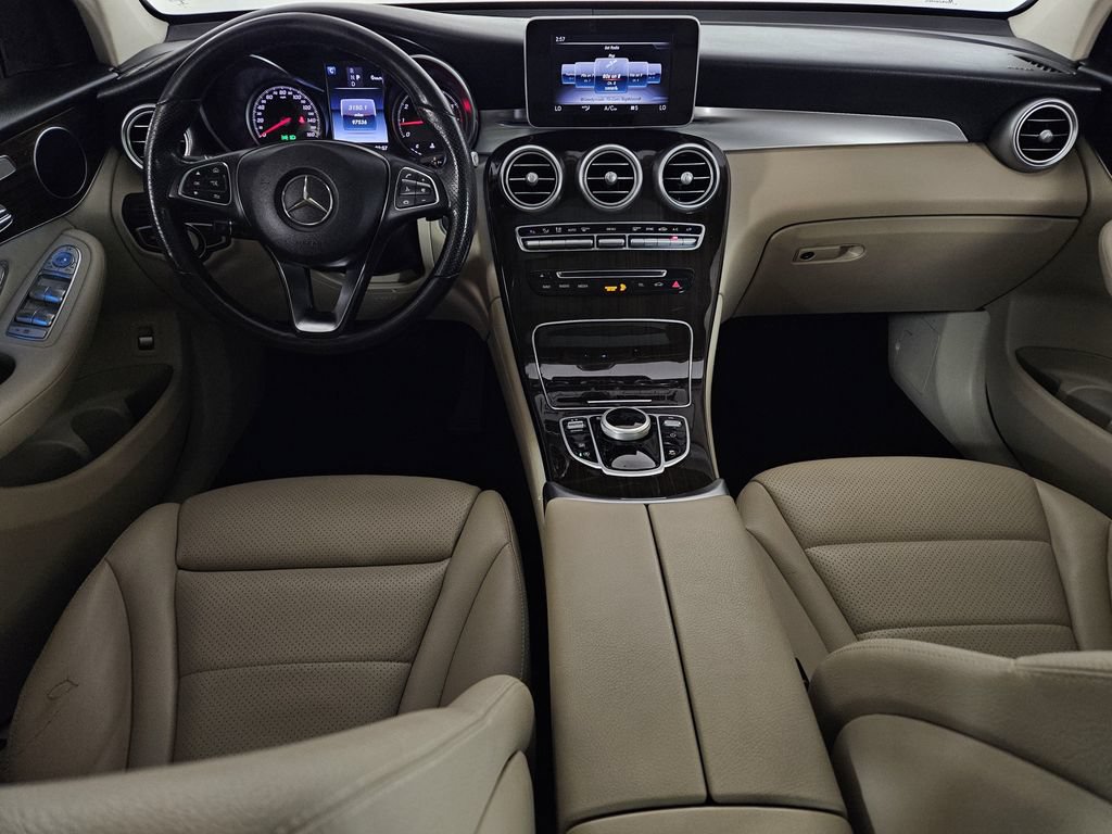 Used 2019 Mercedes-Benz GLC 300 4MATIC w/ Premium Package image 4