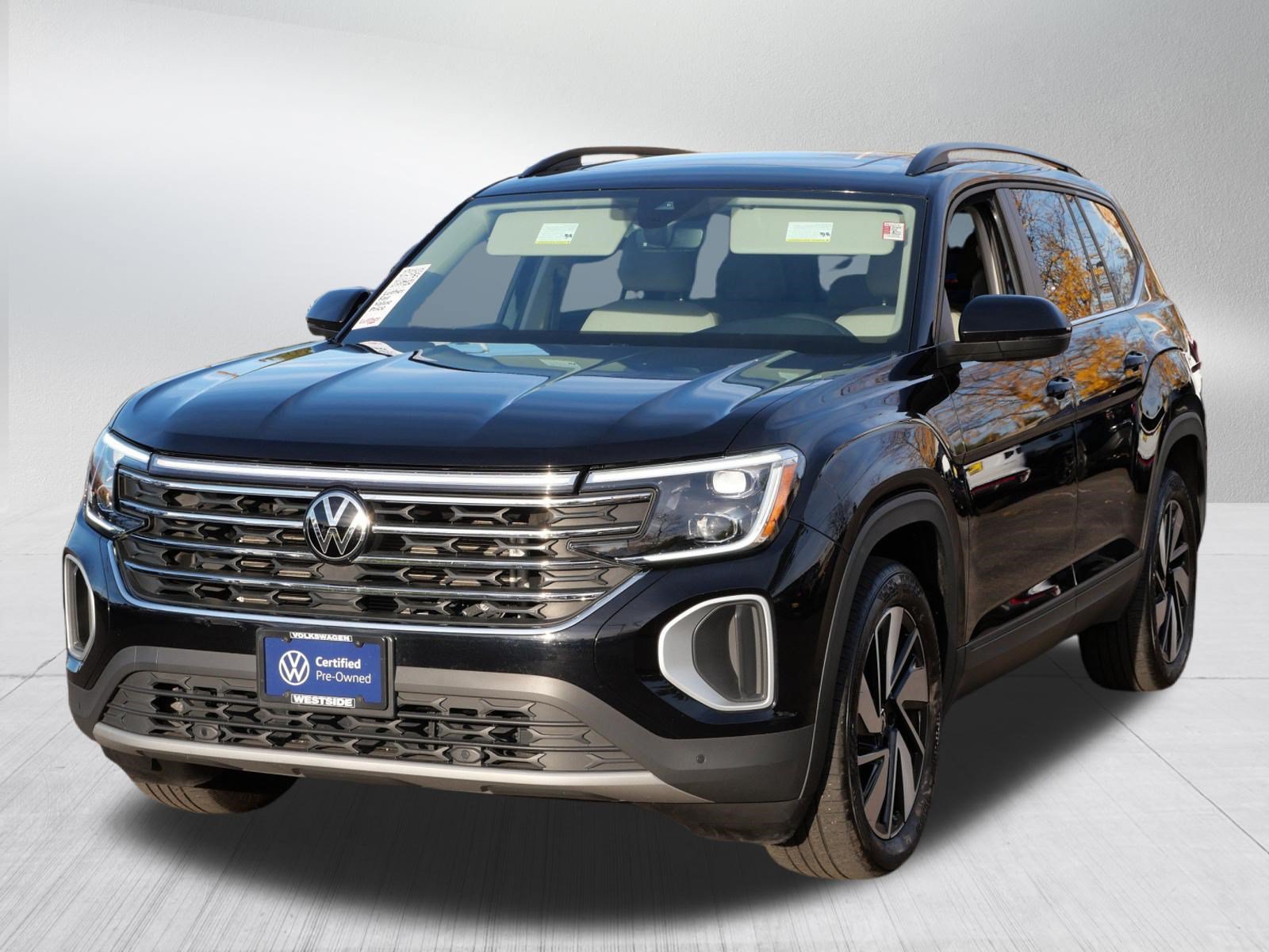 Certified 2024 Volkswagen Atlas SE w/ Panoramic Sunroof Package AWD/4WD image 2