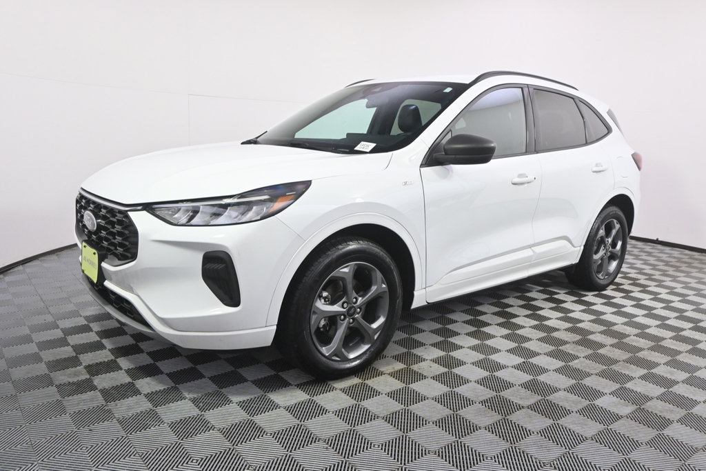 Used 2023 Ford Escape ST-Line w/ Tech Pack #1 AWD/4WD image 2