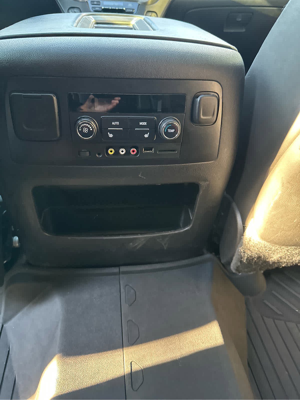 Used 2016 GMC Yukon XL Denali w/ Open Road Package image 6