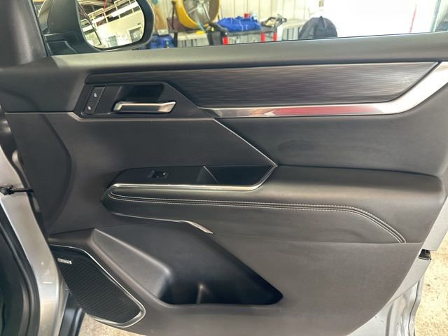 Used 2025 GMC Acadia Elevation image 35