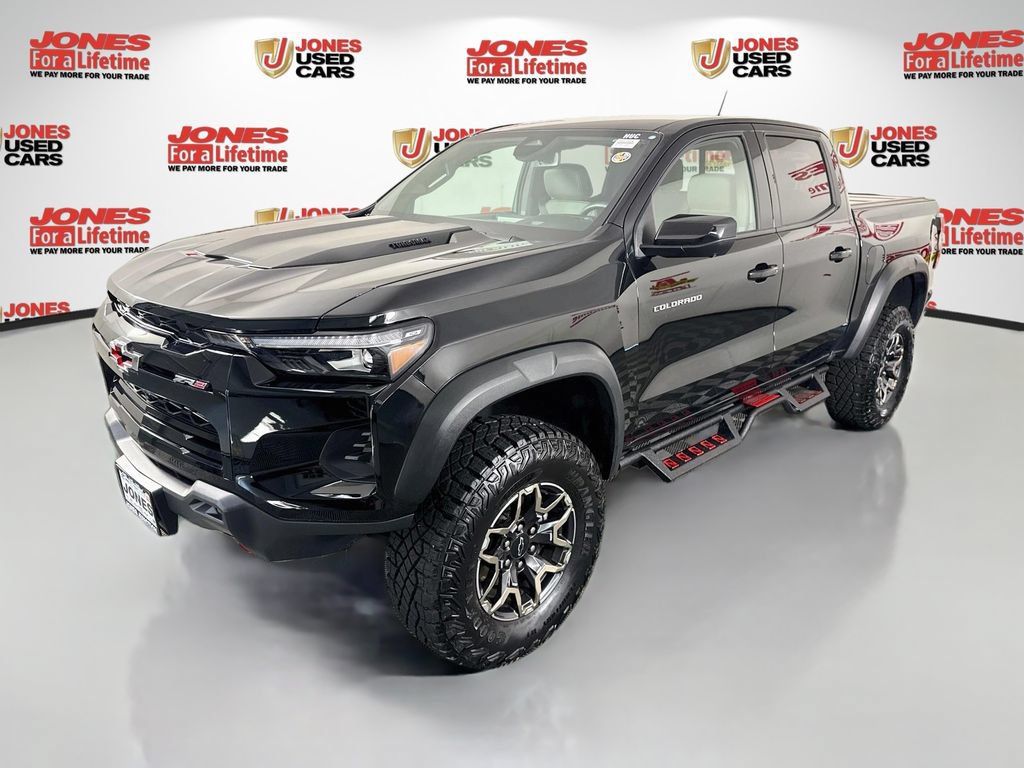 Used 2025 Chevrolet Colorado ZR2 w/ Technology Package AWD/4WD image 14