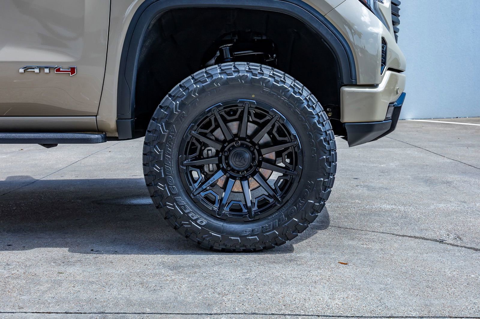 Used 2022 GMC Sierra 1500 AT4 w/ AT4 Premium Package AWD/4WD image 12