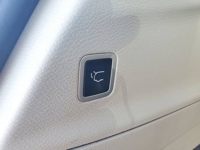 Used 2021 Chrysler Pacifica Touring w/ Cold Weather Group FWD image 34