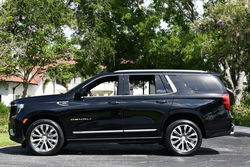 Used 2021 GMC Yukon Denali w/ Denali Premium Package image 3