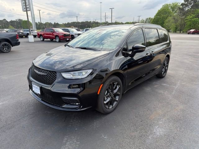 New 2026 Chrysler Pacifica Select FWD image 3