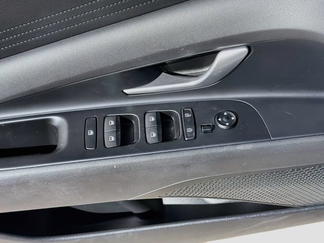 Certified 2024 Hyundai Elantra SE FWD image 17