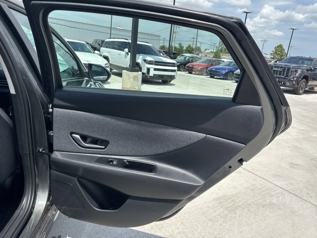 New 2025 Hyundai Elantra Limited image 12