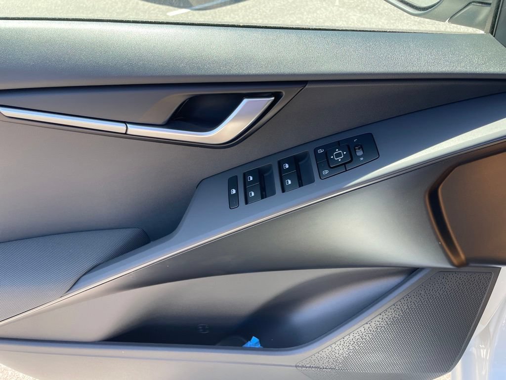New 2026 Kia Niro LX FWD image 8