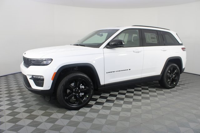 New 2025 Jeep Grand Cherokee Limited w/ Luxury Tech Group II image 2