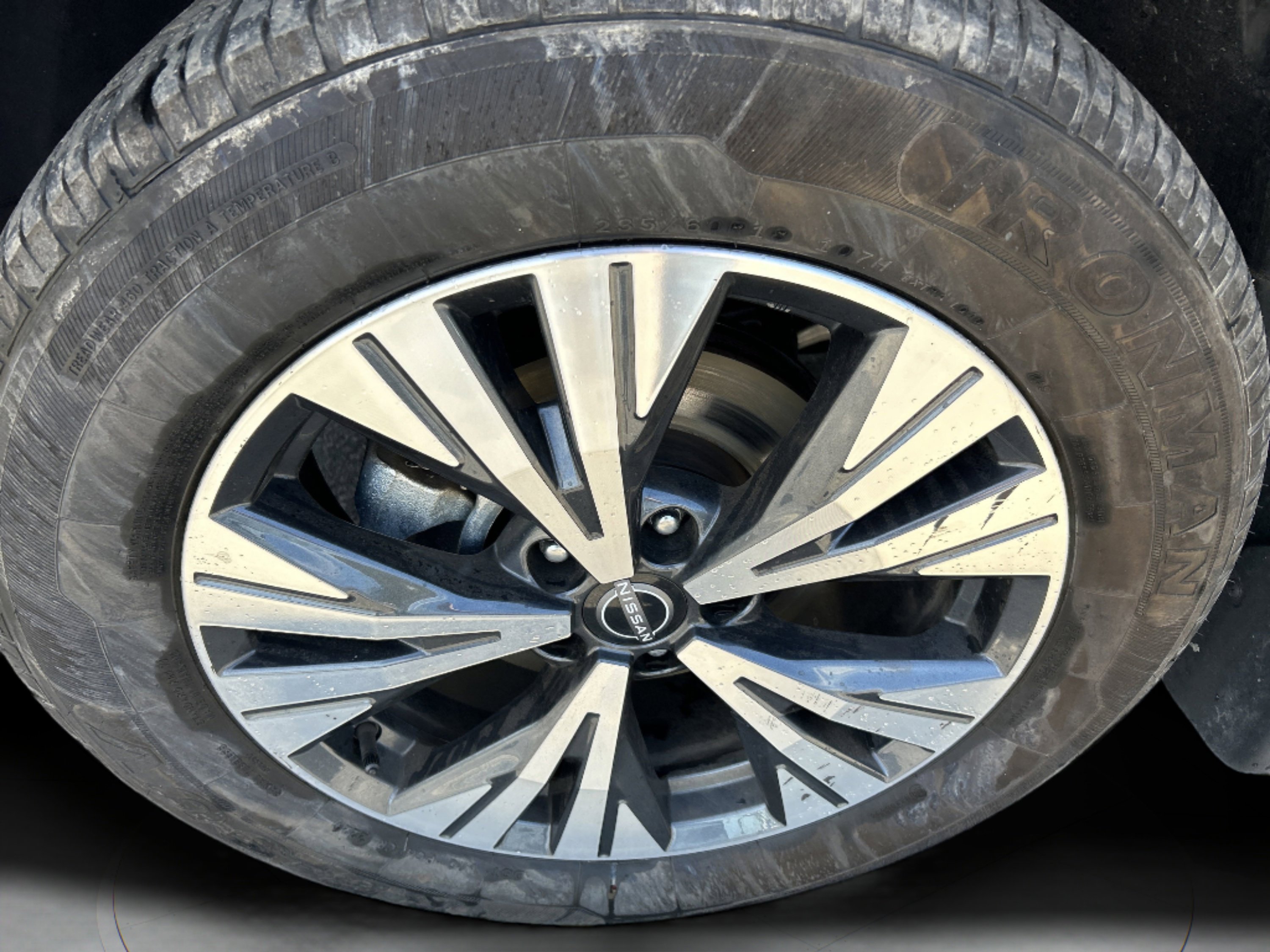 Used 2023 Nissan Rogue SV image 9