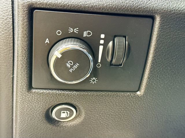 Used 2019 Jeep Grand Cherokee Altitude image 12