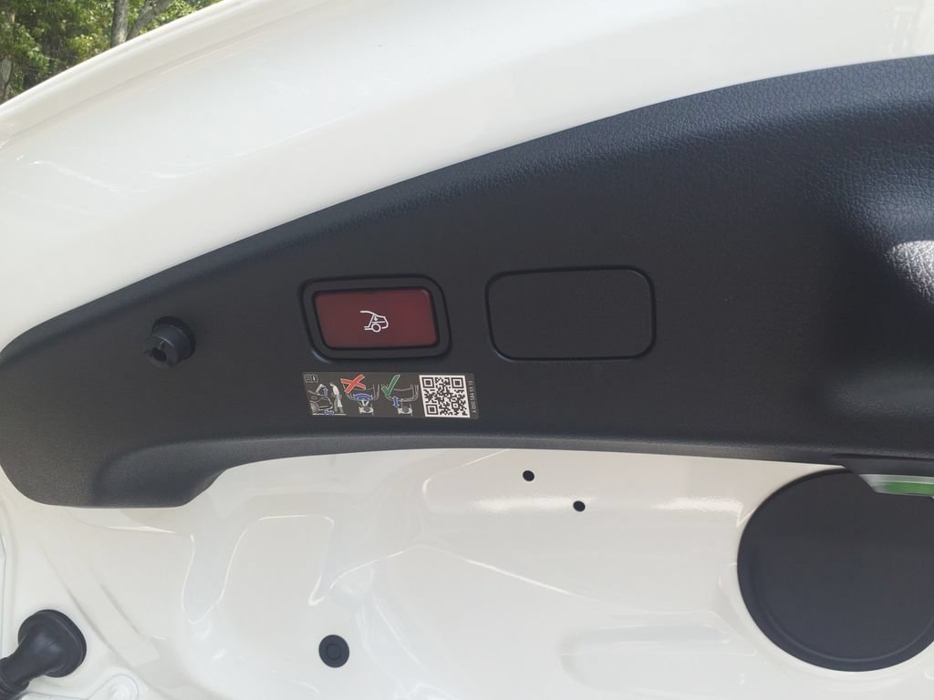 Certified 2025 Mercedes-Benz CLE 300 4MATIC Cabriolet image 17