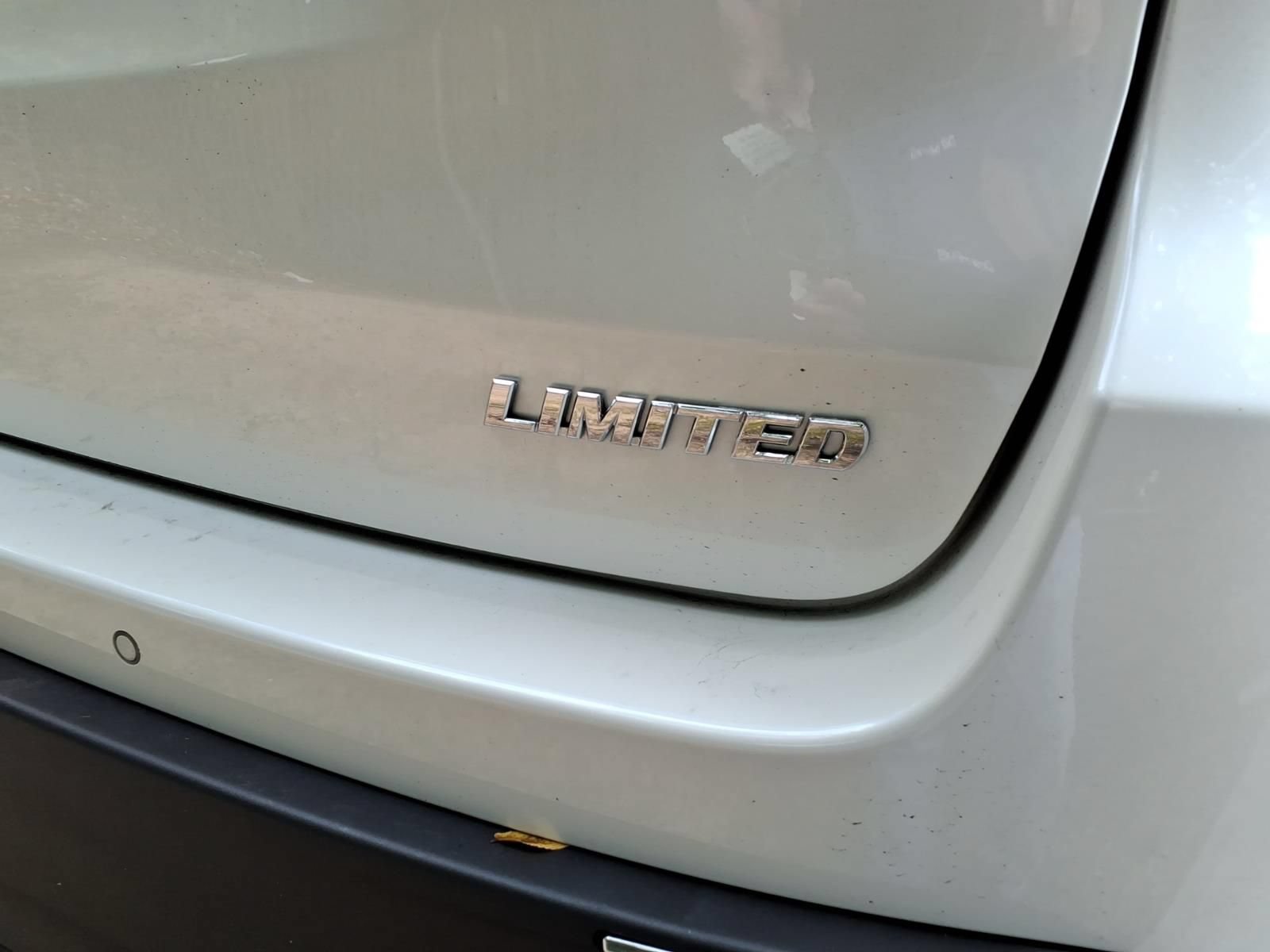 Certified 2018 Toyota Highlander Limited FWD image 9