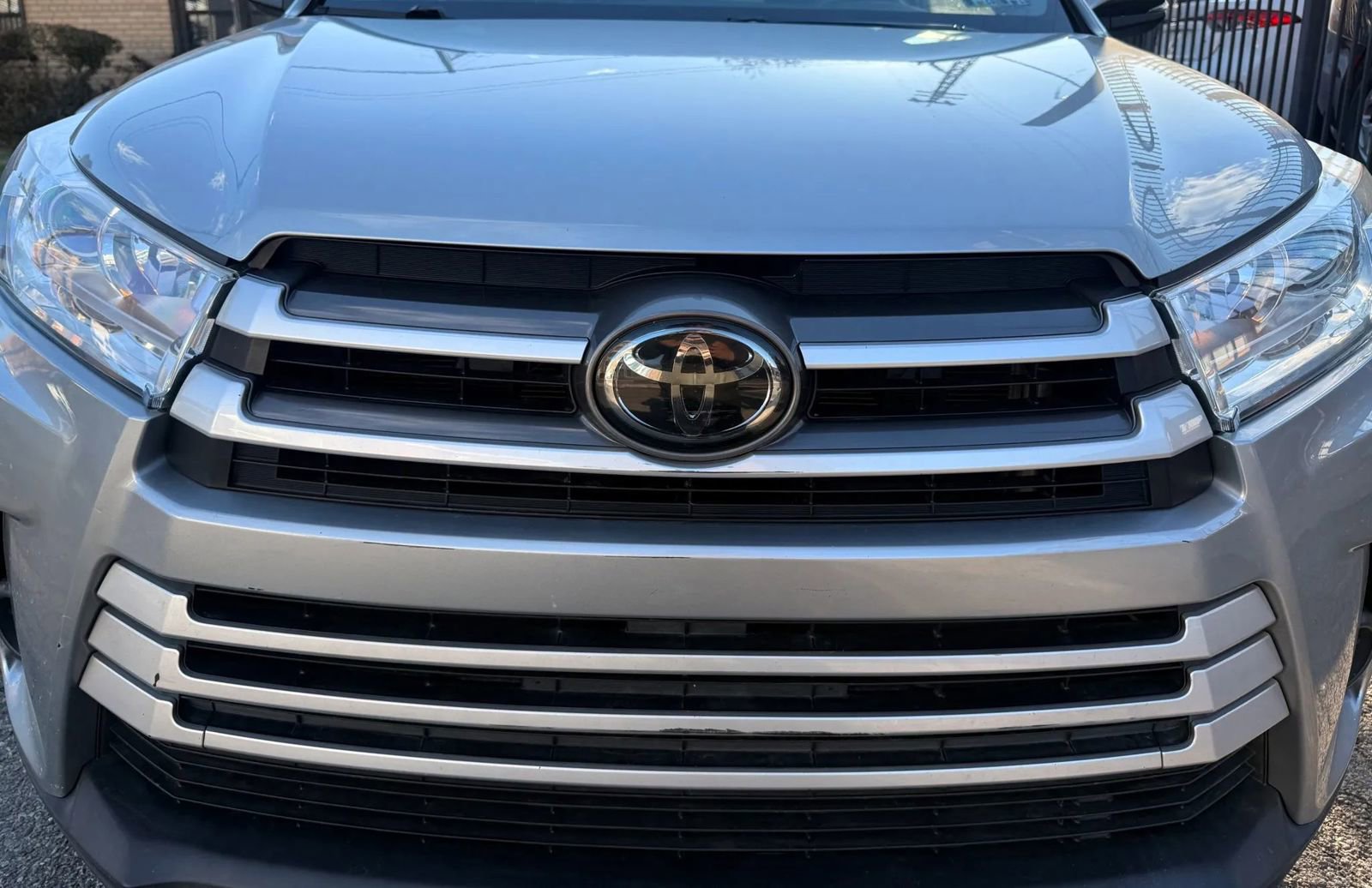 Used 2019 Toyota Highlander LE AWD/4WD image 35