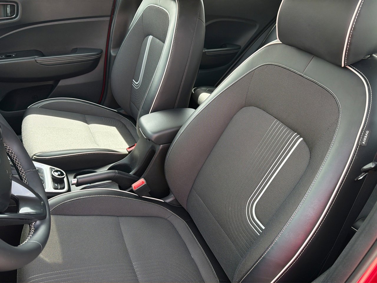 Certified 2023 Hyundai Venue Limited FWD image 18