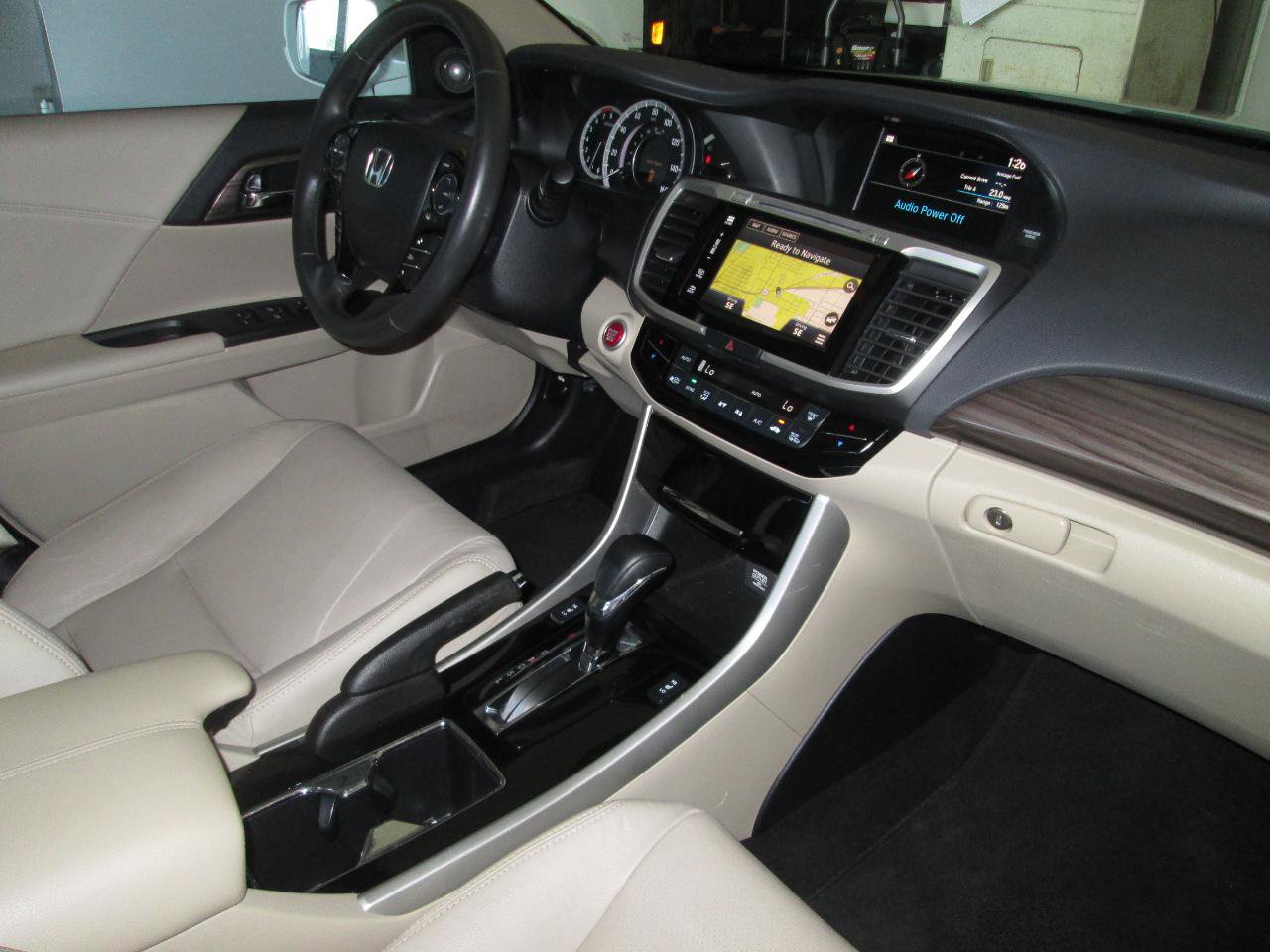 Used 2017 Honda Accord EX-L image 28