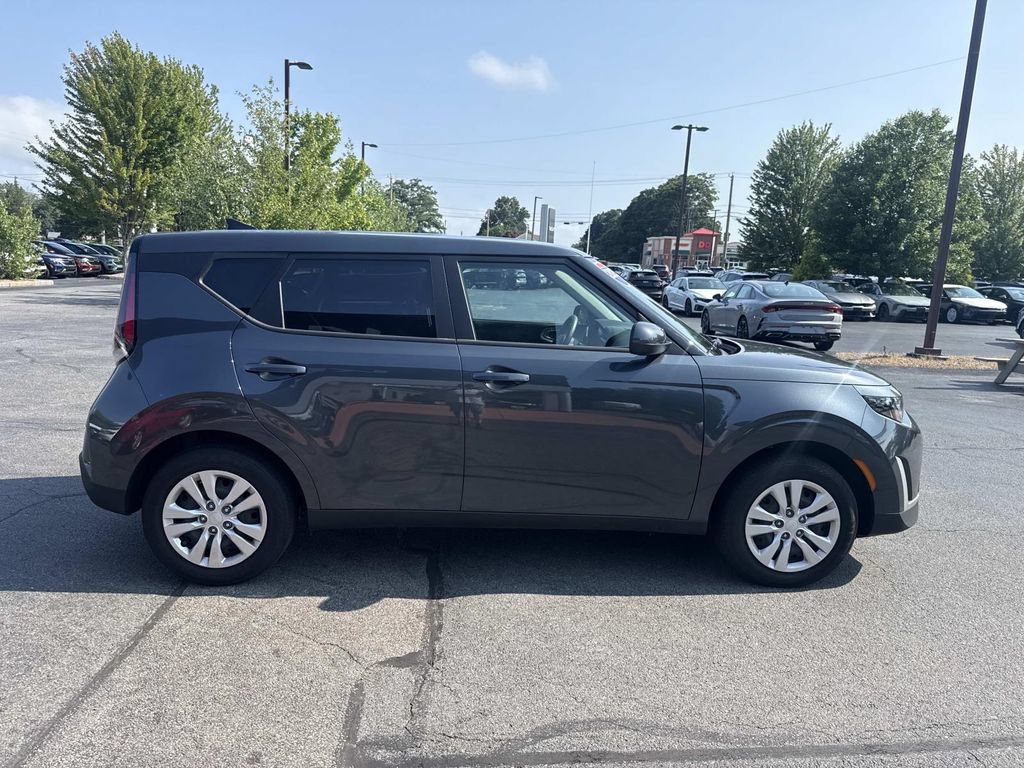 Used 2025 Kia Soul LX FWD image 8