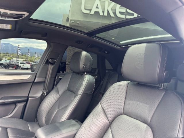 Used 2024 Porsche Macan Turbo image 19