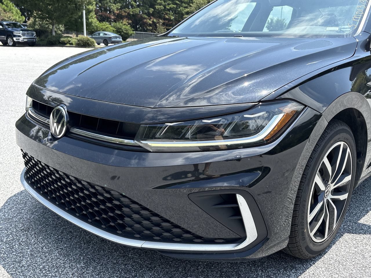 Used 2025 Volkswagen Jetta SE FWD image 29