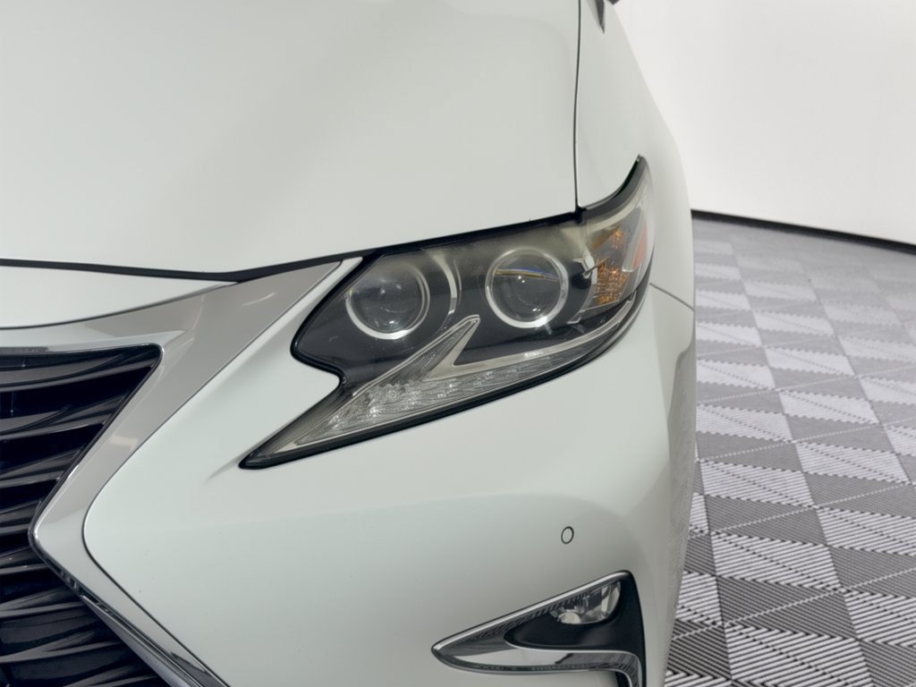Used 2016 Lexus ES 350 w/ Luxury Package w/Wood Trim FWD image 12