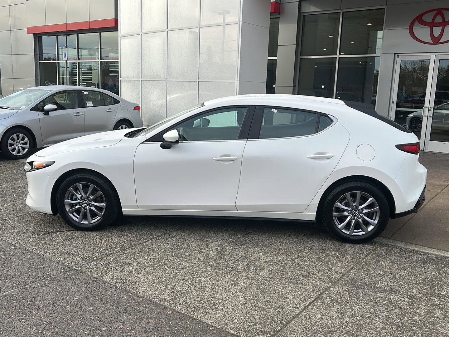 Used 2022 MAZDA MAZDA3 s image 9