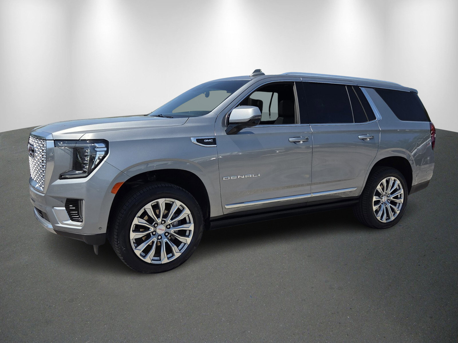 Used 2024 GMC Yukon Denali w/ Denali Reserve Package image 3