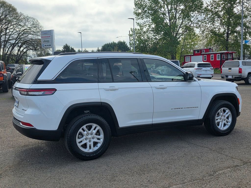 Used 2023 Jeep Grand Cherokee Laredo w/ Luxury Tech Group I image 33