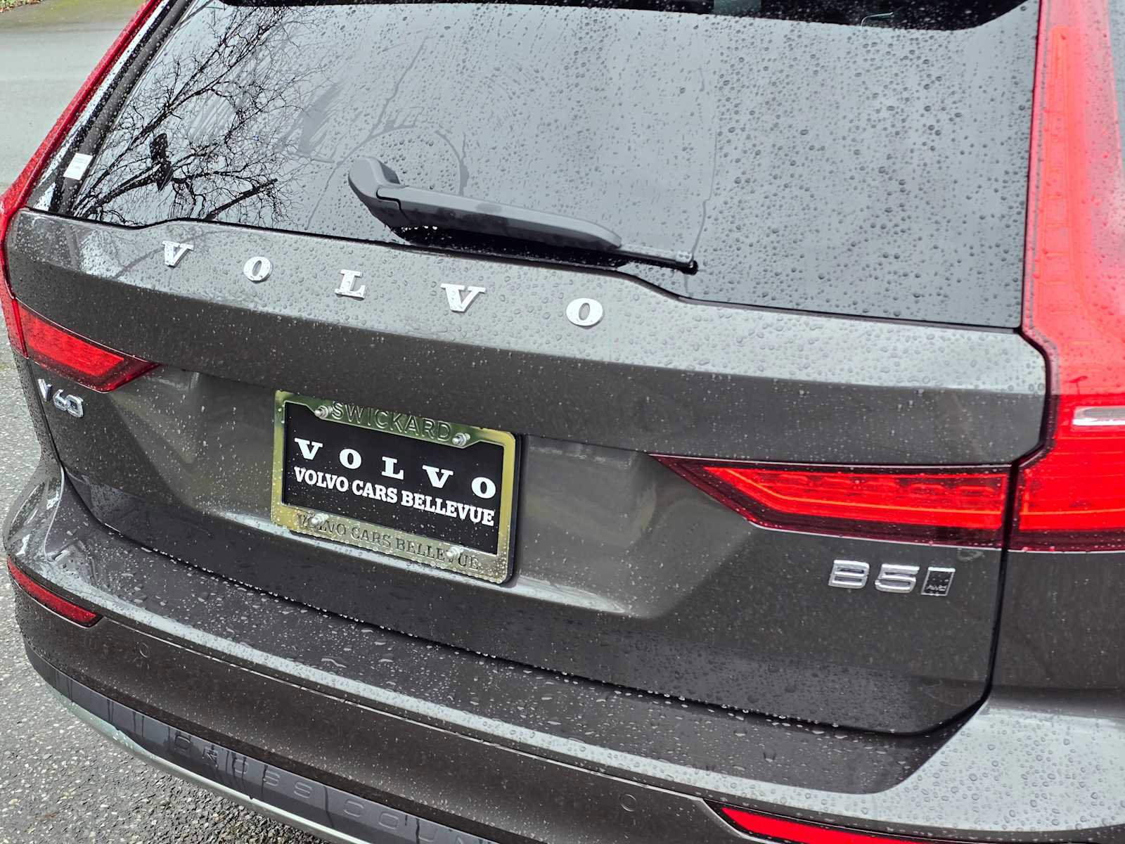 Certified 2025 Volvo V60 B5 Cross Country Plus AWD/4WD image 14