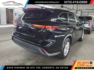 Used 2025 Toyota Highlander LE image 4