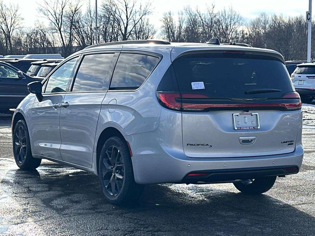 New 2026 Chrysler Pacifica Limited w/ S Appearance Package image 4