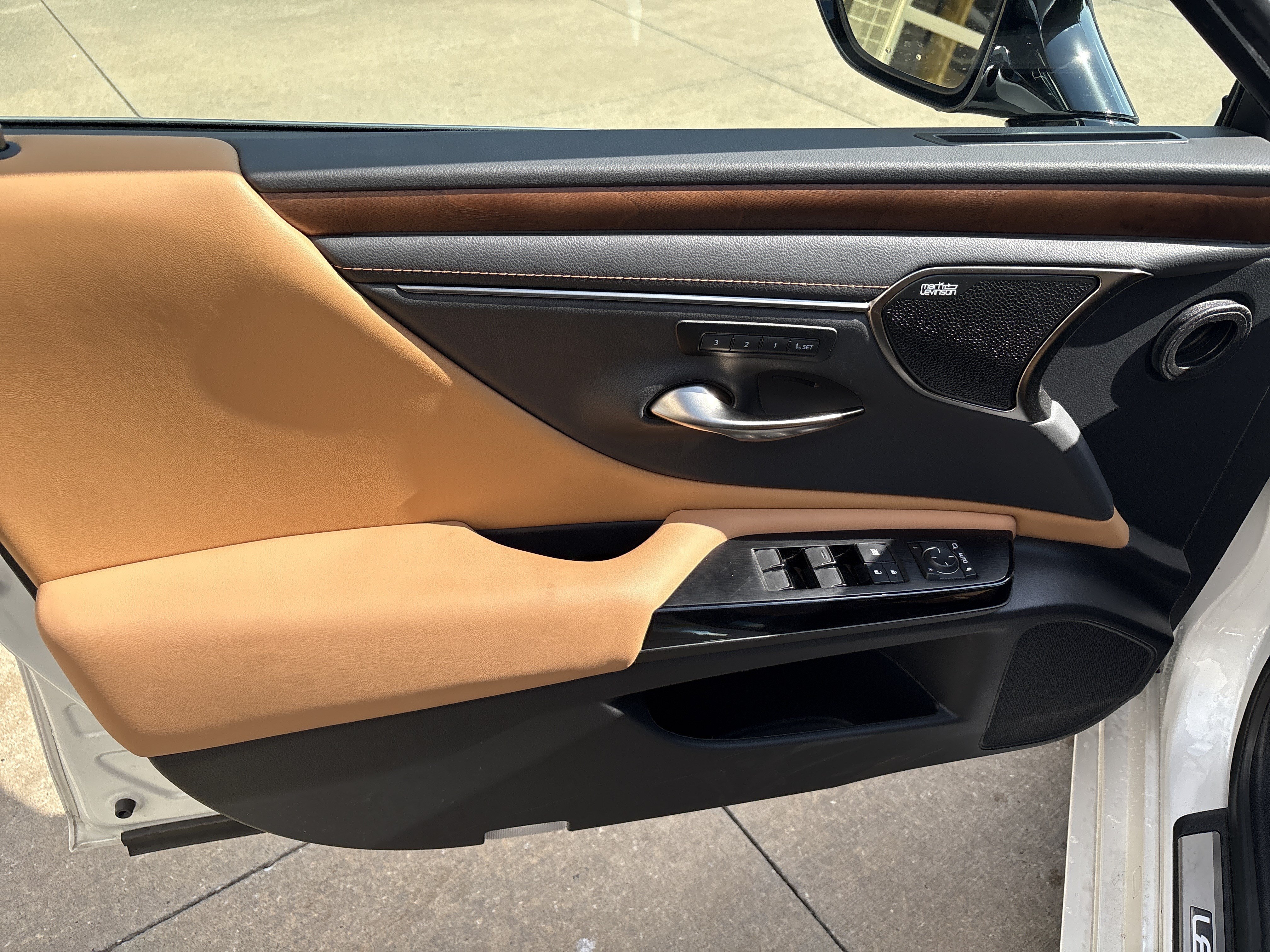 Certified 2025 Lexus ES 350 Ultra Luxury FWD image 14