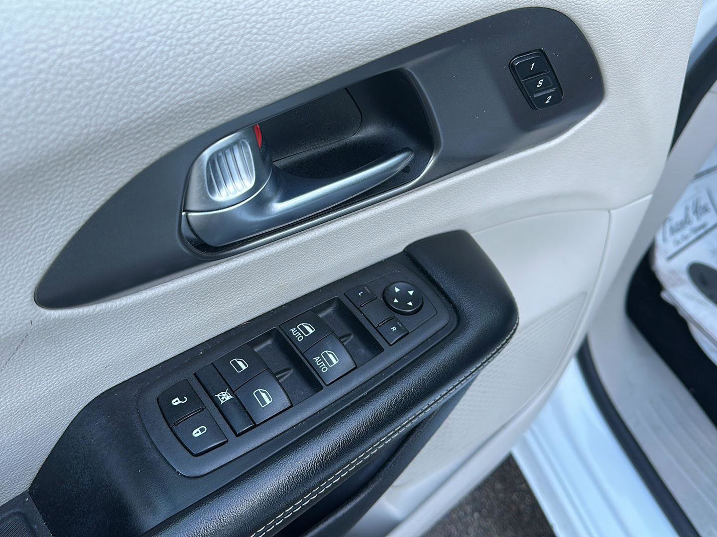 Used 2022 Chrysler Pacifica Touring-L image 15