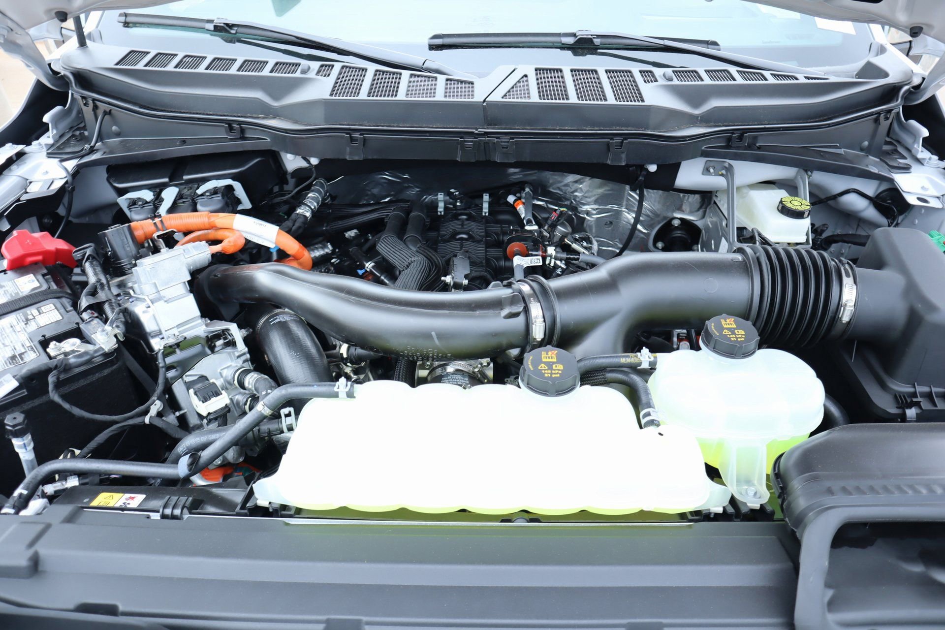 New 2025 Ford F150 Lariat w/ Equipment Group 502A High image 21