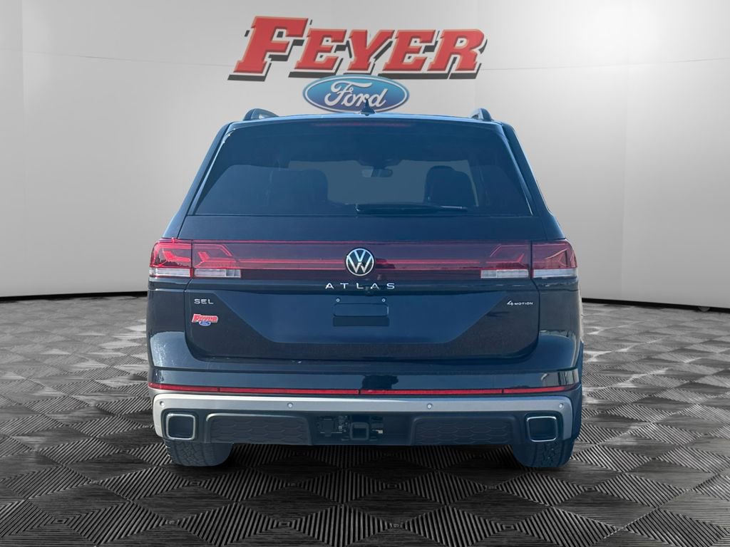 Used 2024 Volkswagen Atlas Peak Edition SEL image 4