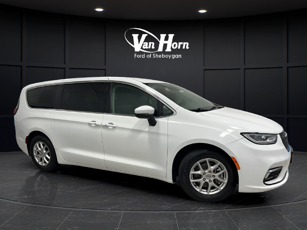 Used 2023 Chrysler Pacifica Touring-L