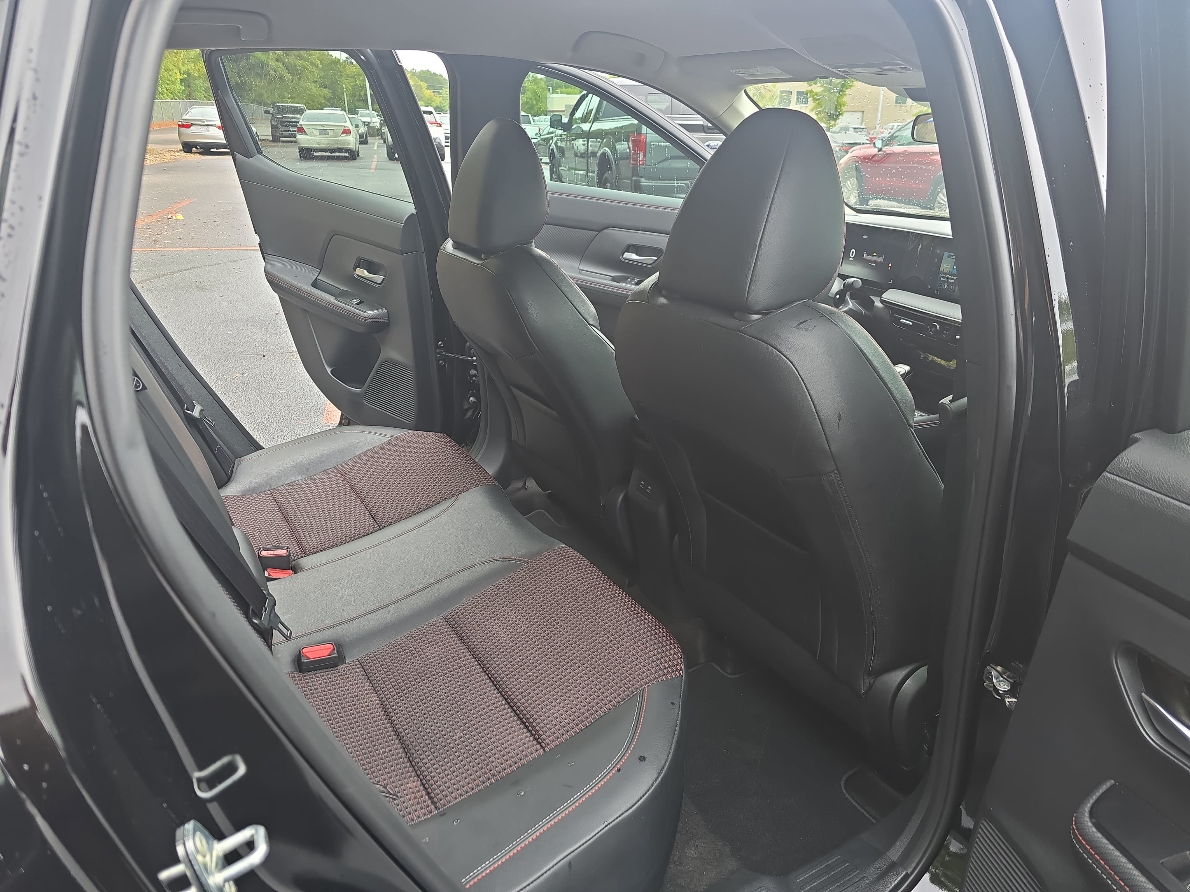 Used 2025 Nissan Kicks SR AWD/4WD image 11