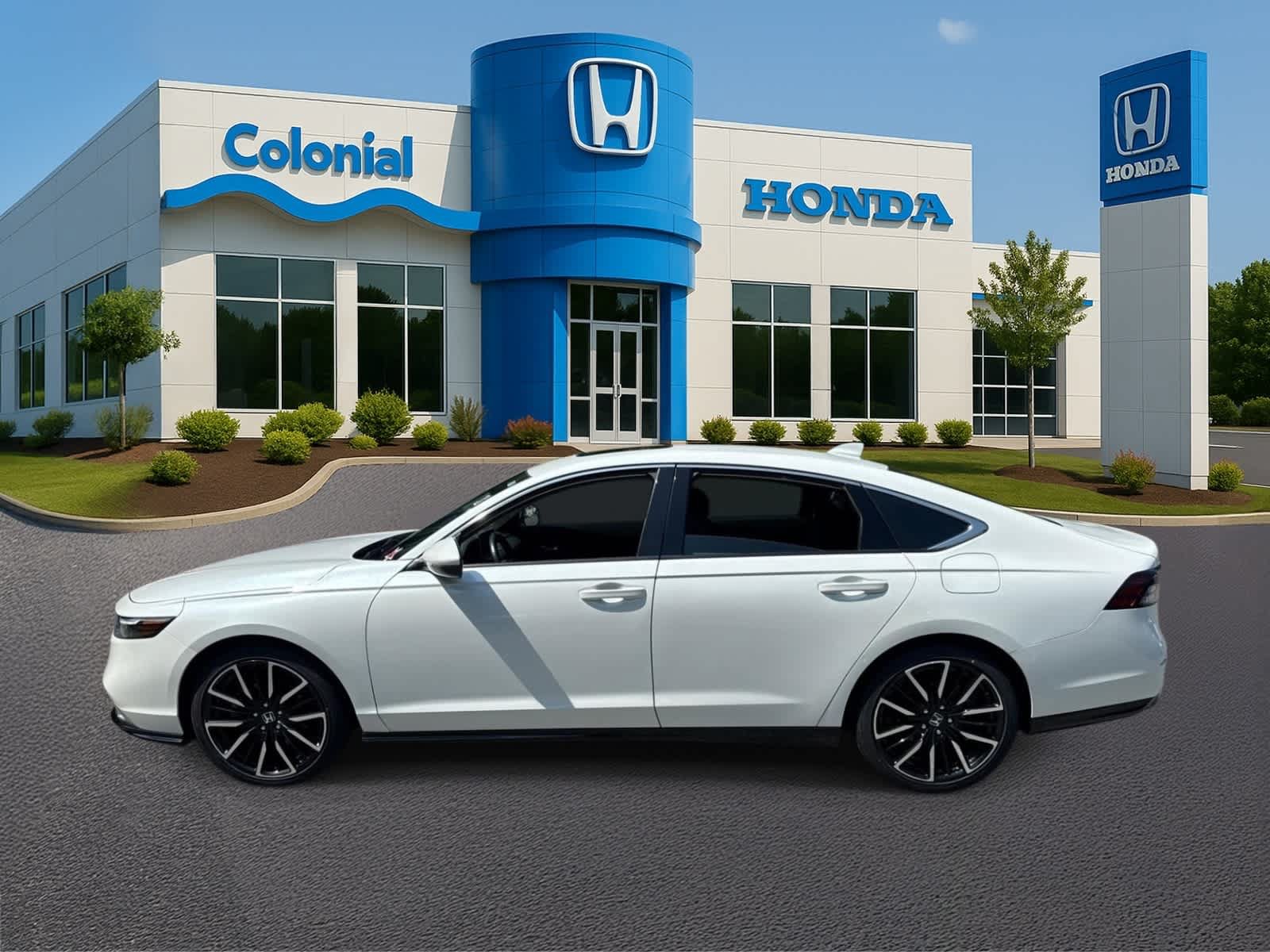 Used 2023 Honda Accord Touring image 3