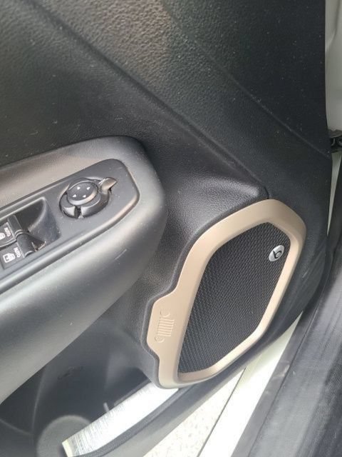 Used 2016 Jeep Renegade 75th Anniversary AWD/4WD image 9