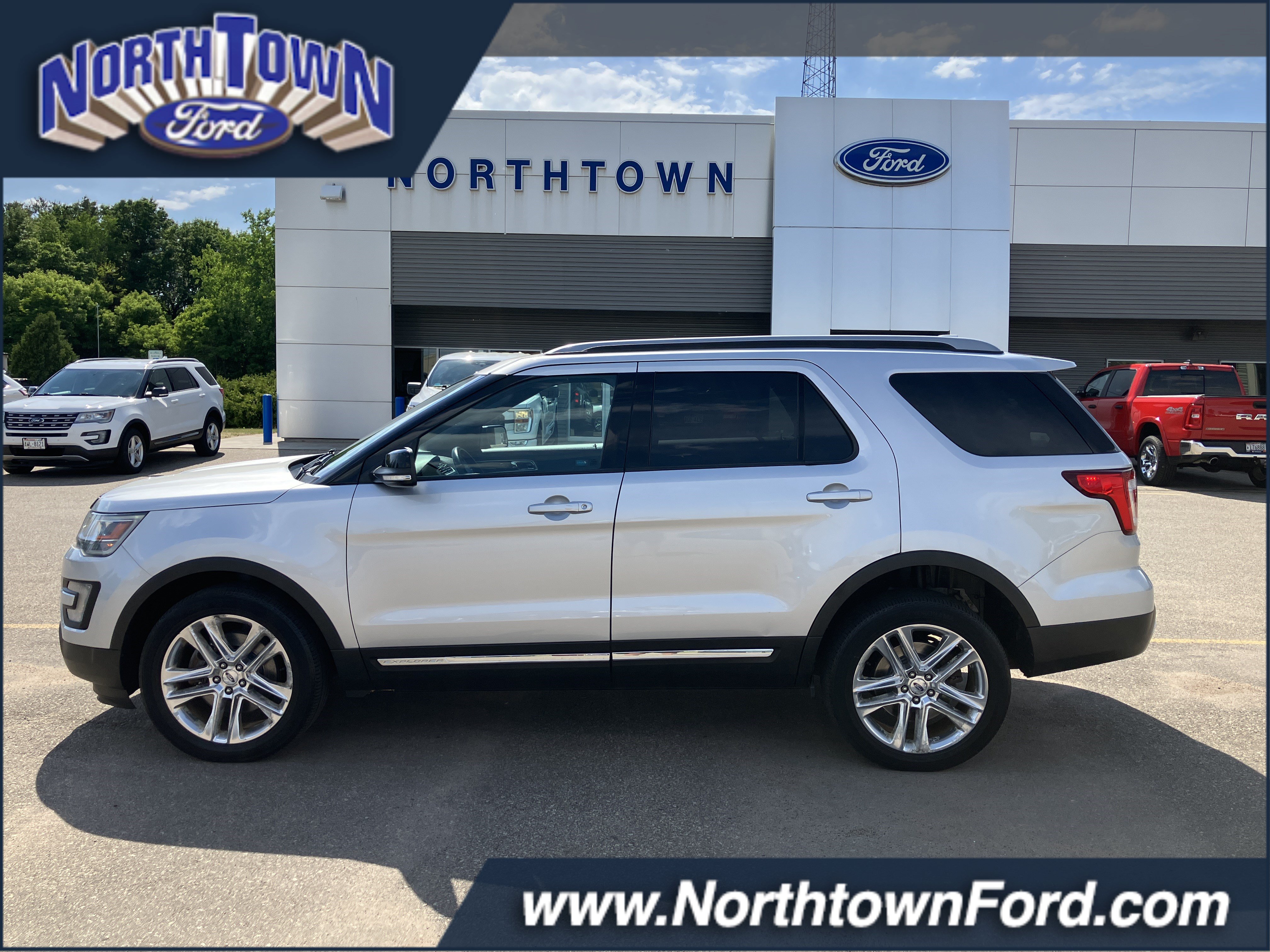 Used 2017 Ford Explorer XLT w/ Equipment Group 202A AWD/4WD image 1